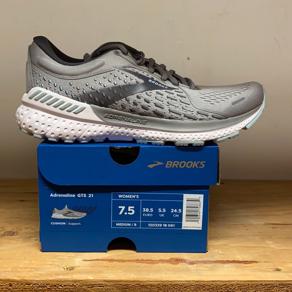 Brooks adrenaline women’s 7.5 brand new